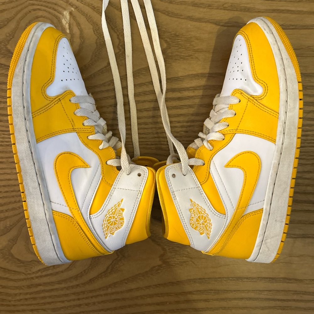 Air Jordan 1 “Yellow Taxis”